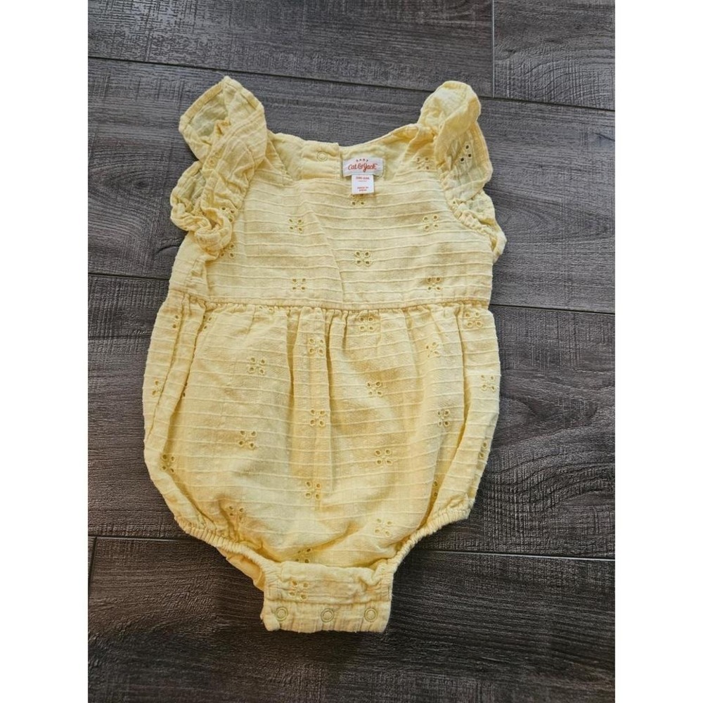 Cat and jack‎ baby girl romper 3-6 mos